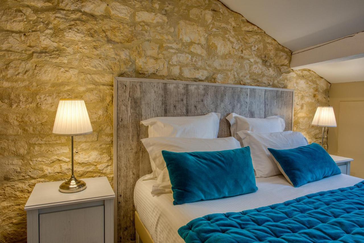 Domaine Des Pierres Blanches - Gite La Salamandre Villa Carlux Exterior photo